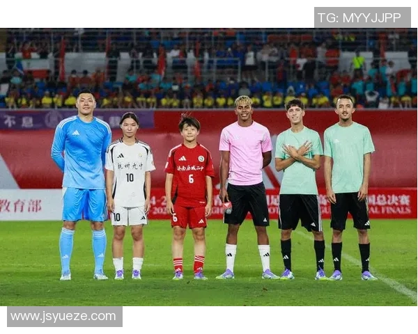 与足球明星实时互动的创新软件助你零距离接触偶像的精彩瞬间